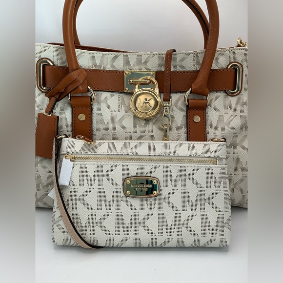 👜 NEW! 👜MICHAEL KORS JET SET LARGE WRISTLET! - Picture 16 of 16